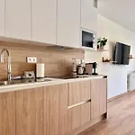 Calderon's Dreams - Monabri Apartman Santender